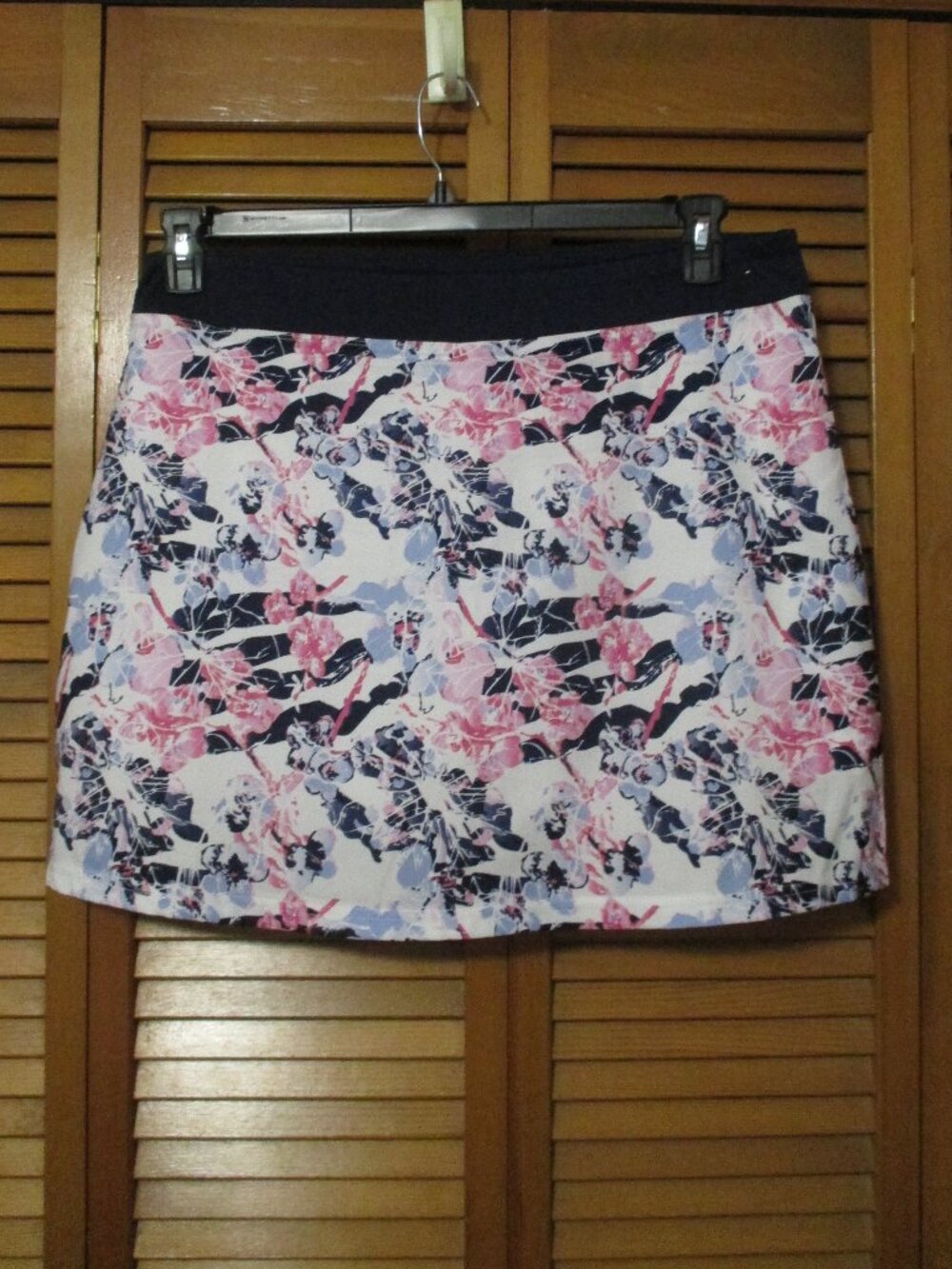 Pebble Beach skort pull on stretchy with pocket navy, pinks, blues like new XL
